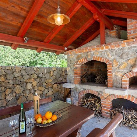 Awesome apartment in Pinezici with 2 Bedrooms, WiFi&Outdoor swimming pool Buitenkant foto