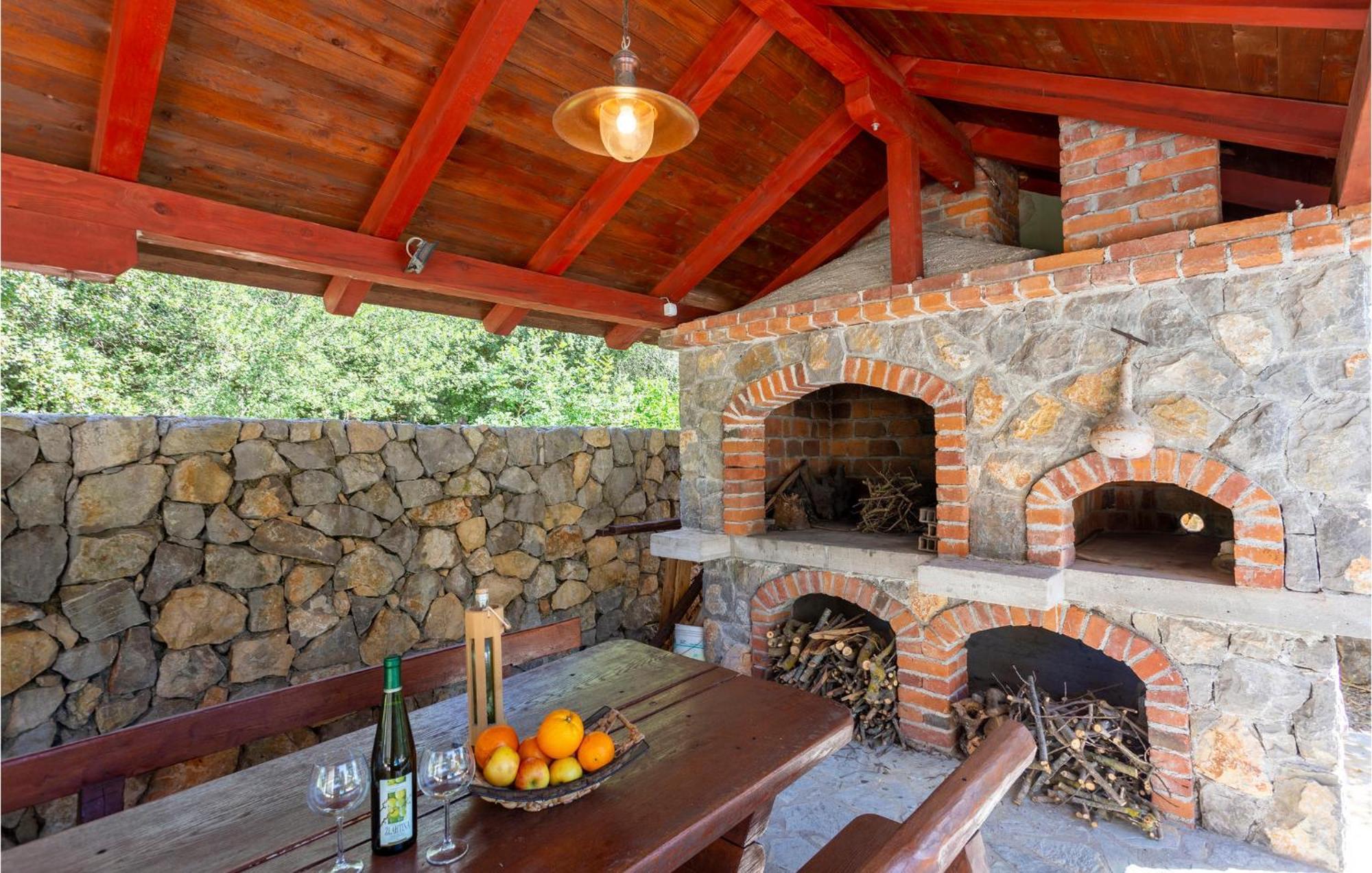 Awesome apartment in Pinezici with 2 Bedrooms, WiFi&Outdoor swimming pool Buitenkant foto