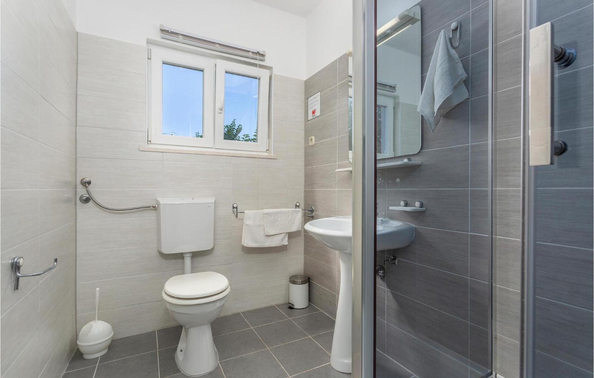 Awesome apartment in Pinezici with 2 Bedrooms, WiFi&Outdoor swimming pool Buitenkant foto