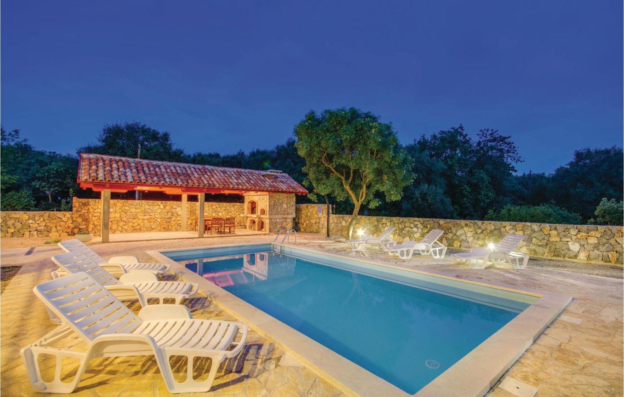 Awesome apartment in Pinezici with 2 Bedrooms, WiFi&Outdoor swimming pool Buitenkant foto