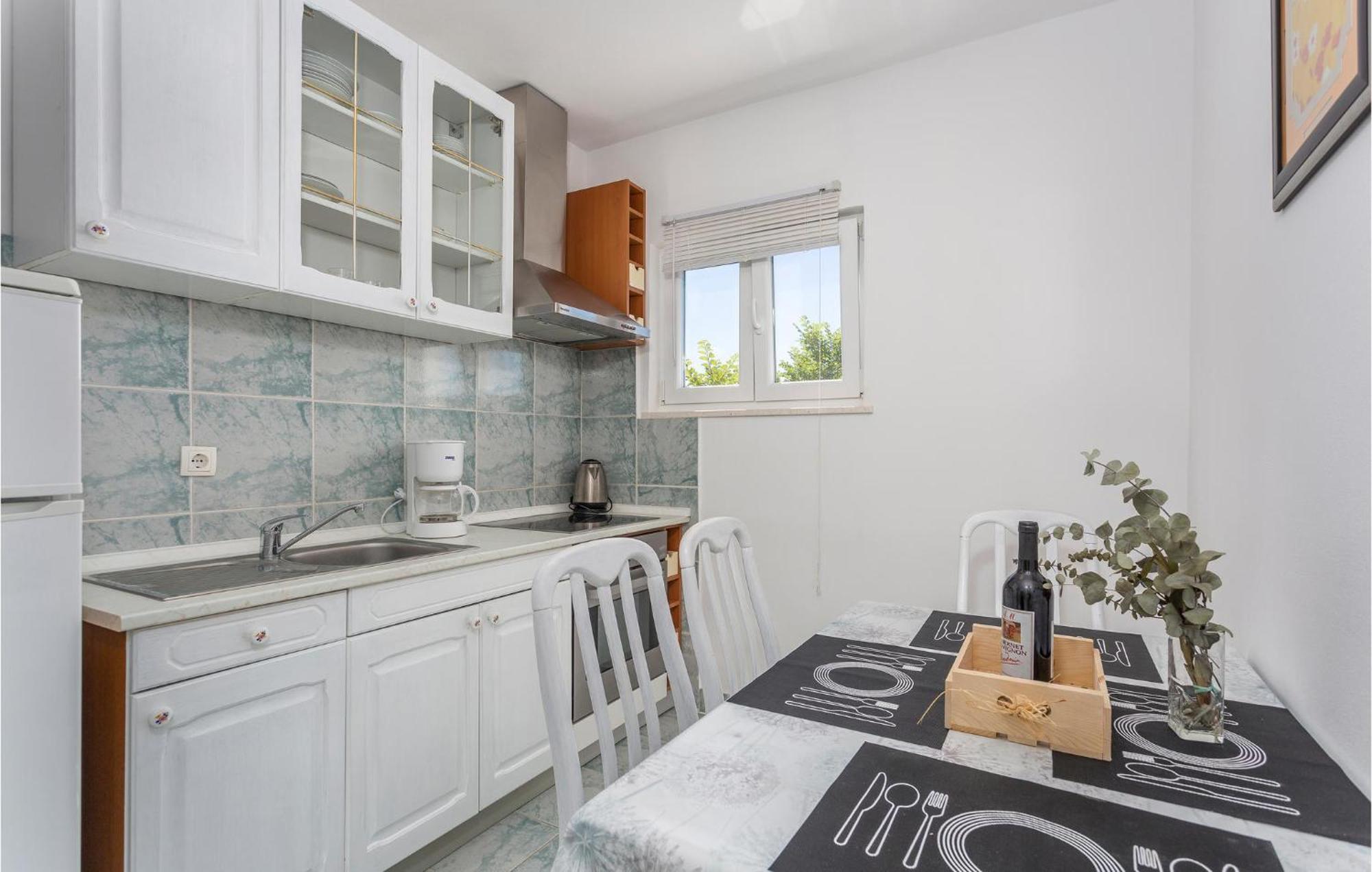 Awesome apartment in Pinezici with 2 Bedrooms, WiFi&Outdoor swimming pool Buitenkant foto