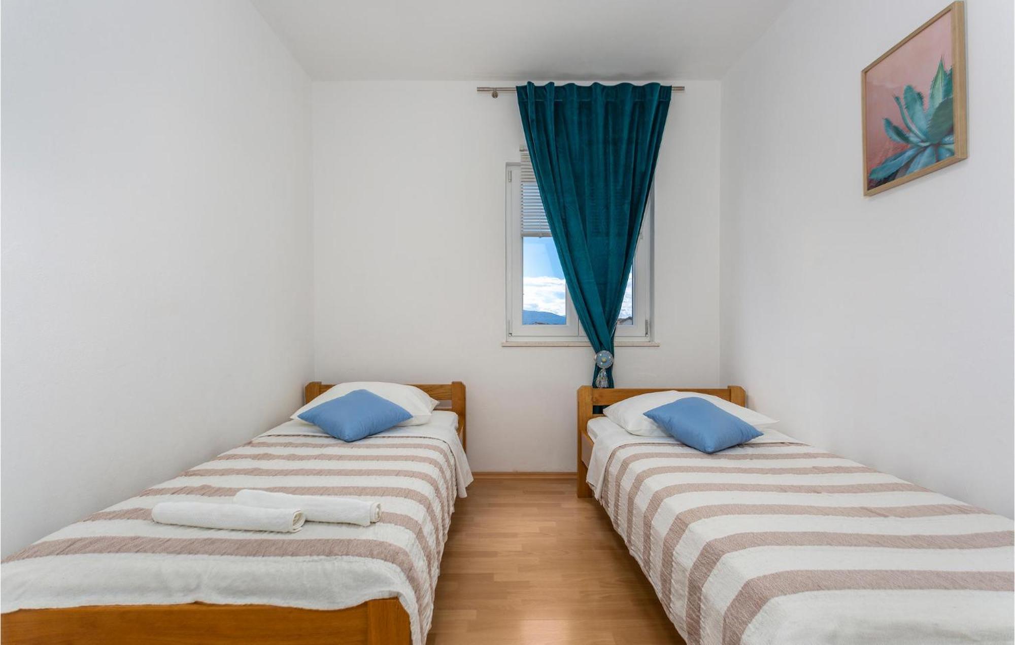 Awesome apartment in Pinezici with 2 Bedrooms, WiFi&Outdoor swimming pool Buitenkant foto
