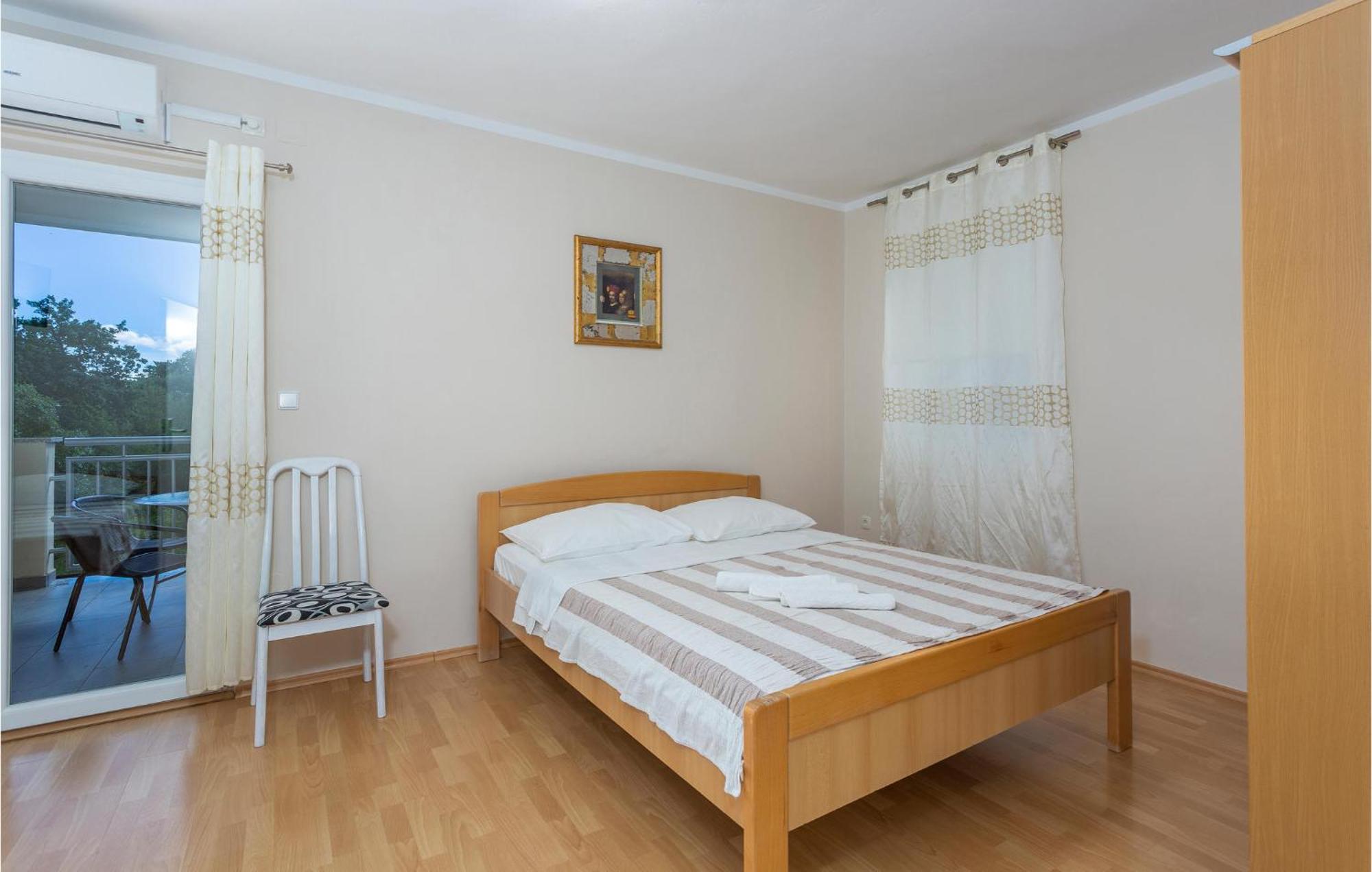 Awesome apartment in Pinezici with 2 Bedrooms, WiFi&Outdoor swimming pool Buitenkant foto